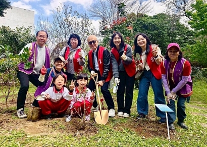 “Together, we are growing a forest for the future” – Tasa Meng digs deep for conservation