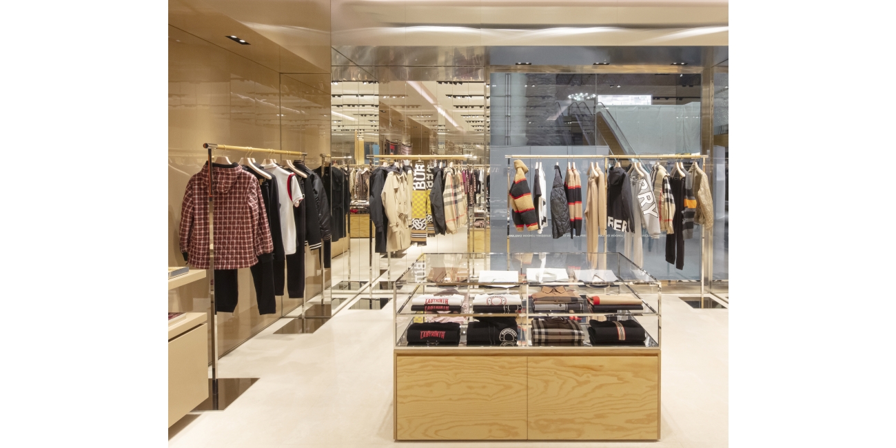 Burberry opens new store in Taoyuan International Airport, Taiwan c Courtesy of Burberry_002