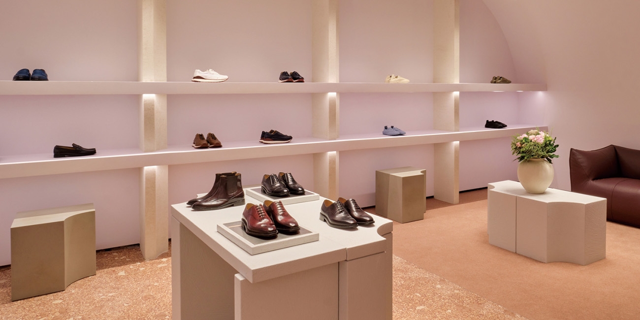 Manzoni Store_Exterior_1300x650_3
